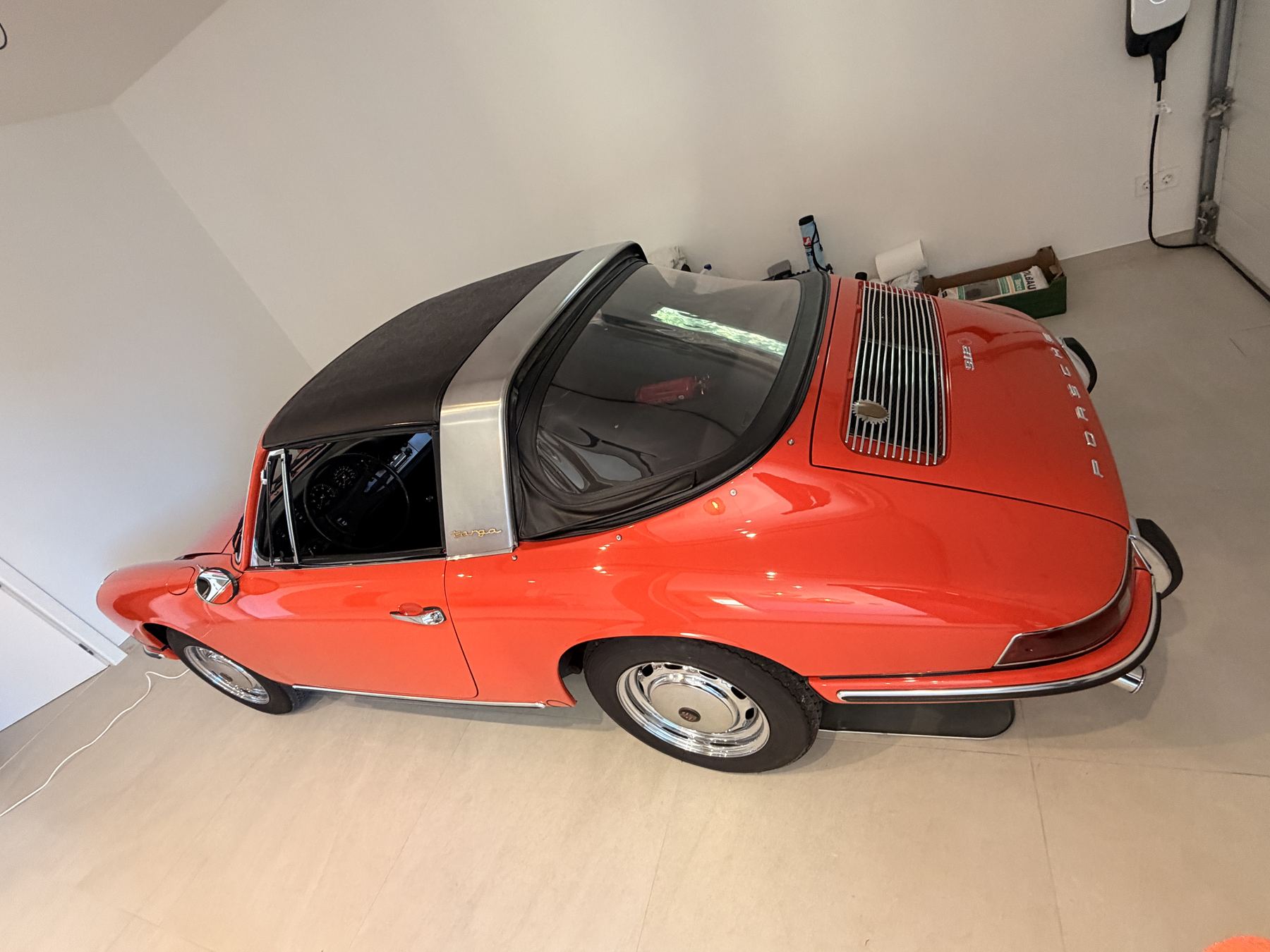 Side profile with the Targa roof